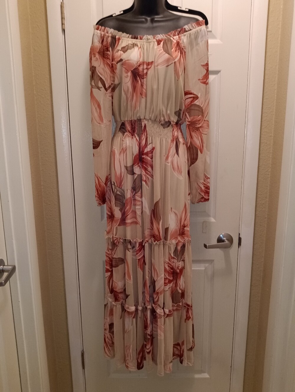 NWT Kate & Lily Off-Shoulder Floral Maxi Dress in Beige and Rose